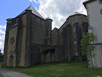 De achterzijde van de kerk.
