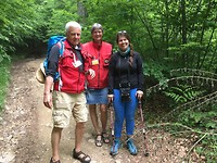 Samen met Hans De gewonde vrouw  geholpen om de berg af te komen.