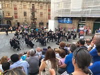 Openluchtconcert achter de kathedraal.