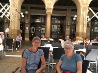Koffie bij Café Iruña.