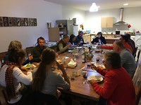 Gezamenlijke maaltijd in de kleine herberg van Zabaldika.