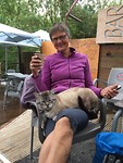 Een dikke kat op schoot op mijn verjaardag!