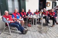 Koffiedrinken op het terras bij Casa Sabina.
