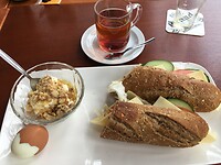Lekker ontbijt in restaurant Troje in Vaals.