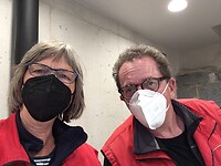 Twee gammele hospitaleros in de wasserij.