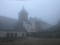 De herberg in de mist.