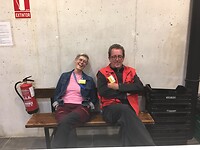 Collega hospitaleros in de wasserij.