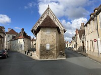 Een oud straatje in Saint Amand Montron