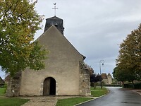 Kerk en kasteel in Sarzay