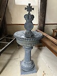 Doopvont in de kerk van Sarzay