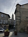 De twee torens in Saint-Leonard-de -Noblat.