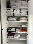 De kast met textiel voor de hospitaleros!