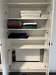 De kast met dekens voor pelgrims die het koud hebben.