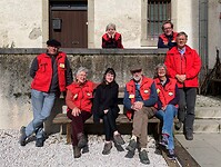 Ons gezellige team met Lierni, zij werkt in het weekend hier.