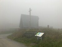 Ibañeta op 1100 m in de mist.