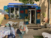 Een klein restaurantje in Sorges.