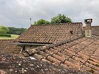 Het huis met verschillende daken in Grun Bordas