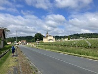 Dorp Lembras in de druivenvelden.