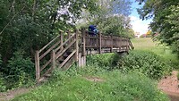 Brug over een stroompje!