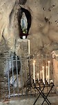 Een kaarsje voor Maria in de kerk van Saint Christau.