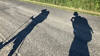 Schaduwlopers op de vroege morgen.