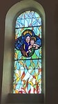 Gebrandschilderd raam in de kerk van Labastide.