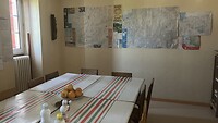 De huiskamer/keuken in het klooster.