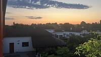 Om 6.15 u naar buiten bij het klooster.