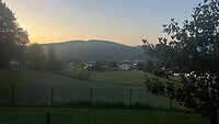 Opkomende zon boven Larceveau.