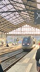 De Inoui TGV trein arriveert keurig op tijd.