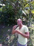 Daan eet sugarcanes