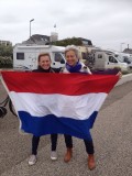 Rita en Dorothee kijken naar ons uit