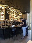 En dit is nog maar de bar/ontbijtzaal.