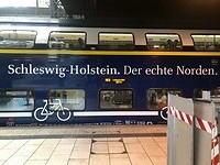Lübeck > < Hamburg