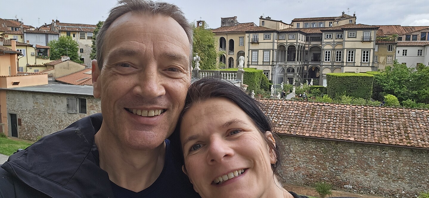 Op de stadsmuur van Lucca