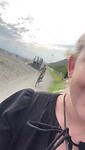 Fietsen langs het strand