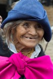 Oma blij met de aankoop van een kalf. Zie volgende foto.