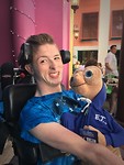 Blij met zijn nieuwste aanwinst E.T.