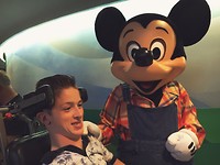 met Mickey bij Garden Grill restaurant