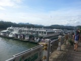 De boten liggen klaar in de haven van Guilin
