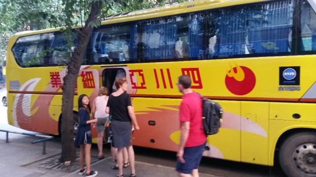 met de bus naar de panda's