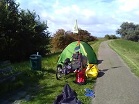 Drying my tent on the road while having lunch.