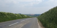 Na een klim is het uitzicht adembenemend, of komt het door het fietsen dat ik buiten adem was?