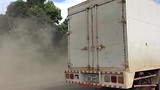 Pakse, kleine stofwolk onderweg
