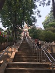 Trappen op naar Swayambunath