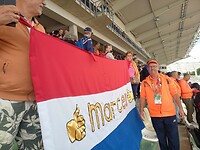 Zij weken niet van Marcels zijde !