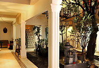 Java 2014 - 02 - Bandung - Guesthouse La Nostalgie 01