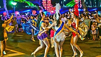 Vietnam 2019 - 03 Da Nang 05 - Dansfeest 03