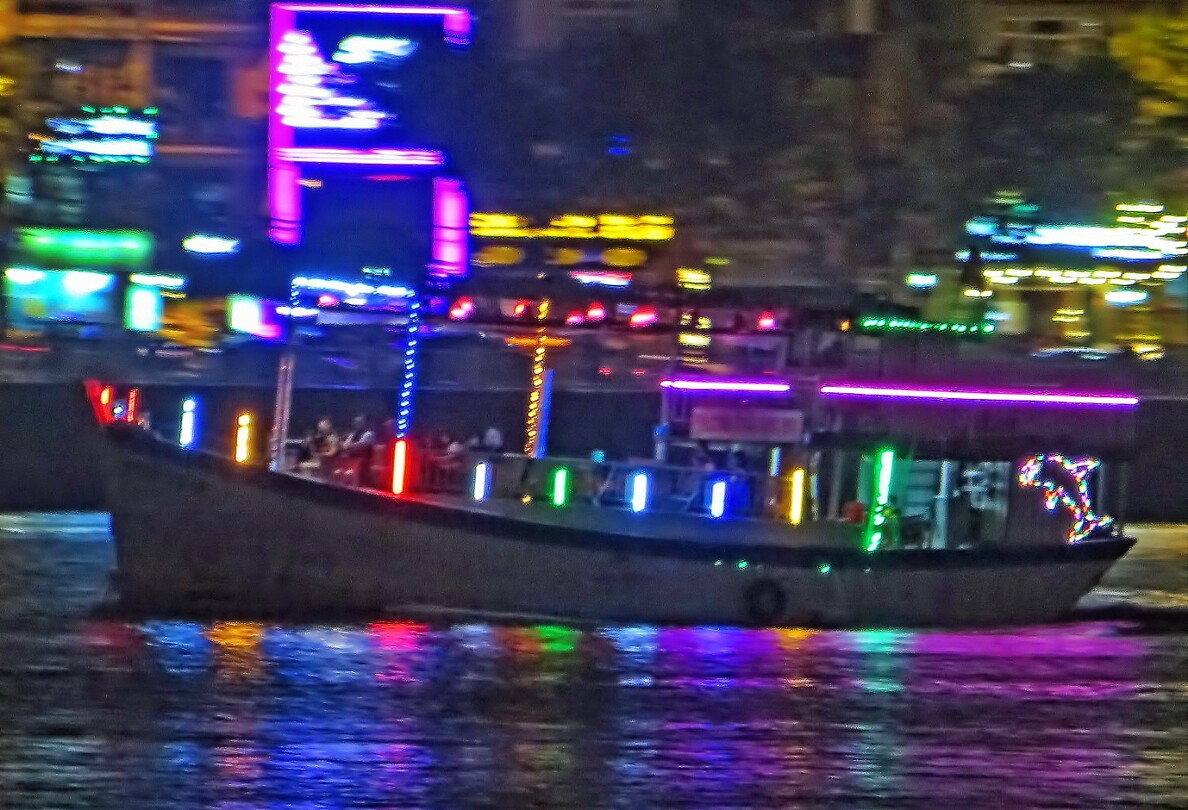 Vietnam 2019 - 03 Da Nang 07 - Drakenbrug Avond 06