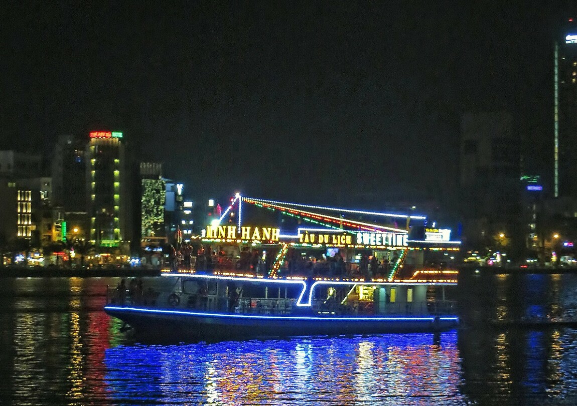 Vietnam 2019 - 03 Da Nang 07 - Drakenbrug Avond 09